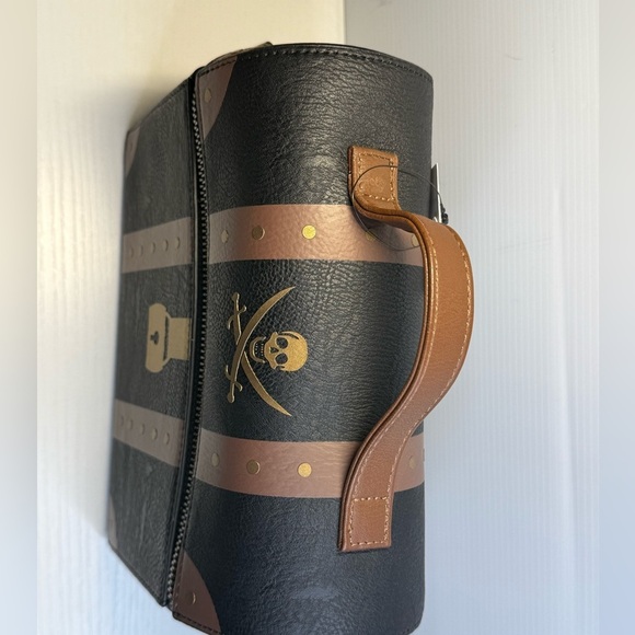 Redd Treasure Chest Handbag – Pirates of the Caribbean - Picture 6 of 6